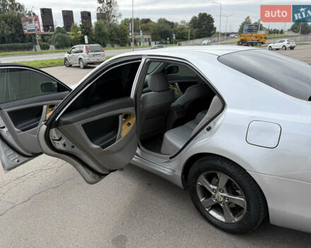 Серый Тойота Камри, объемом двигателя 3.46 л и пробегом 246 тыс. км за 8350 $, фото 29 на Automoto.ua