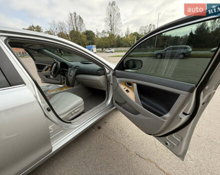 Серый Тойота Камри, объемом двигателя 3.46 л и пробегом 234 тыс. км за 9200 $, фото 25 на Automoto.ua