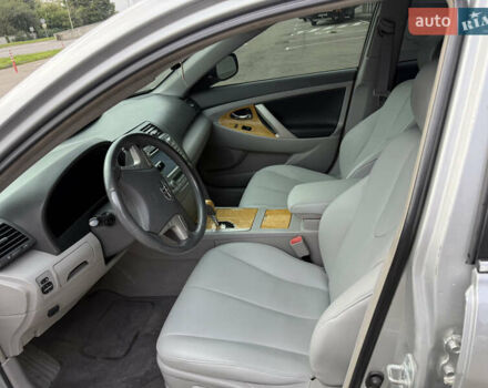 Серый Тойота Камри, объемом двигателя 3.46 л и пробегом 234 тыс. км за 9200 $, фото 21 на Automoto.ua