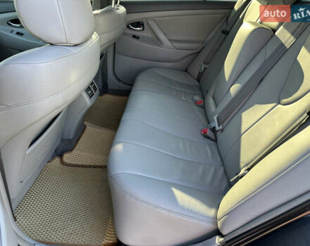 Сірий Тойота Камрі, об'ємом двигуна 2.4 л та пробігом 271 тис. км за 8990 $, фото 11 на Automoto.ua