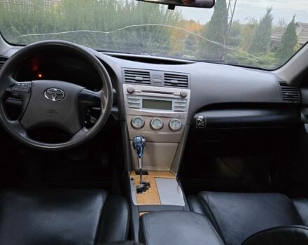 Серый Тойота Камри, объемом двигателя 2.4 л и пробегом 217 тыс. км за 7500 $, фото 5 на Automoto.ua