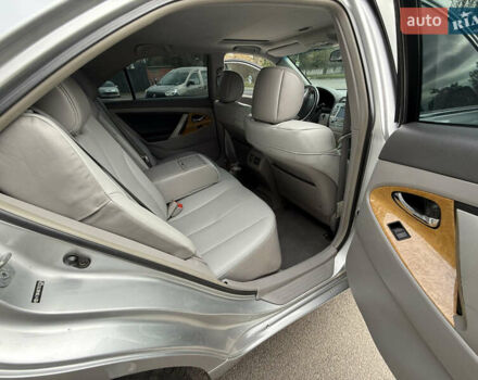 Серый Тойота Камри, объемом двигателя 3.46 л и пробегом 234 тыс. км за 9200 $, фото 43 на Automoto.ua