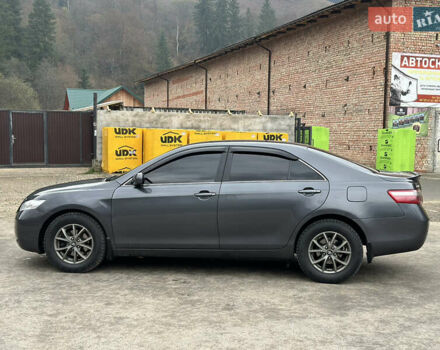 Серый Тойота Камри, объемом двигателя 2.36 л и пробегом 274 тыс. км за 8300 $, фото 3 на Automoto.ua