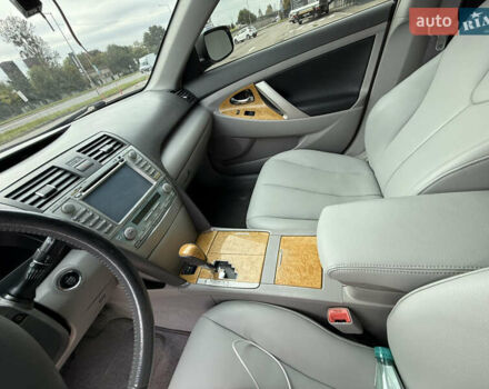 Серый Тойота Камри, объемом двигателя 3.46 л и пробегом 246 тыс. км за 8350 $, фото 17 на Automoto.ua