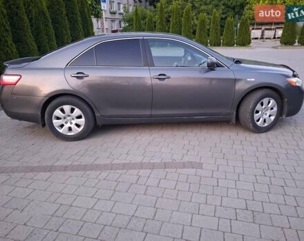 Серый Тойота Камри, объемом двигателя 2.4 л и пробегом 290 тыс. км за 6600 $, фото 7 на Automoto.ua