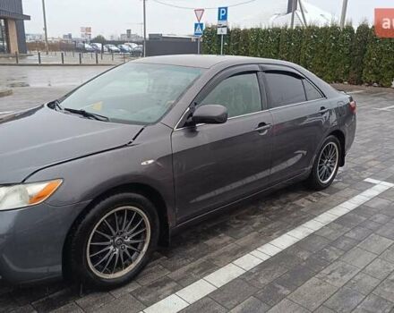 Серый Тойота Камри, объемом двигателя 3.46 л и пробегом 338 тыс. км за 6300 $, фото 3 на Automoto.ua