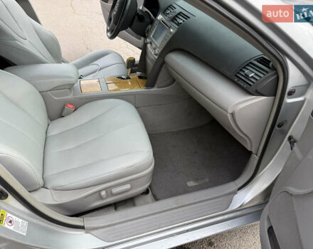 Серый Тойота Камри, объемом двигателя 3.46 л и пробегом 246 тыс. км за 8350 $, фото 20 на Automoto.ua