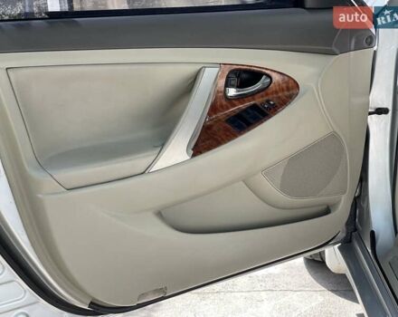 Серый Тойота Камри, объемом двигателя 3.46 л и пробегом 155 тыс. км за 8000 $, фото 20 на Automoto.ua