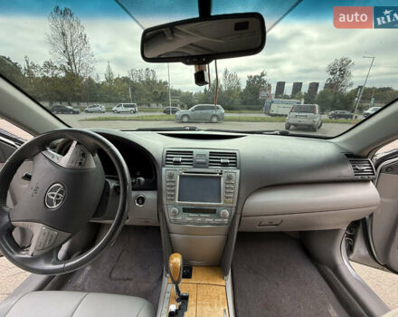 Серый Тойота Камри, объемом двигателя 3.46 л и пробегом 234 тыс. км за 9200 $, фото 29 на Automoto.ua