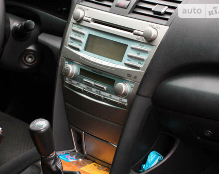 Серый Тойота Камри, объемом двигателя 2.39 л и пробегом 211 тыс. км за 7600 $, фото 17 на Automoto.ua