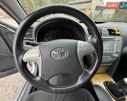 Серый Тойота Камри, объемом двигателя 2.36 л и пробегом 252 тыс. км за 7999 $, фото 7 на Automoto.ua