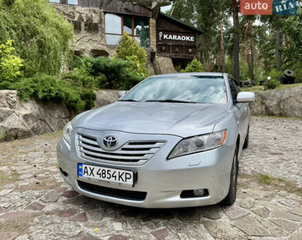 Сірий Тойота Камрі, об'ємом двигуна 3.5 л та пробігом 246 тис. км за 8300 $, фото 1 на Automoto.ua