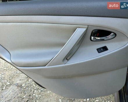 Сірий Тойота Камрі, об'ємом двигуна 2.4 л та пробігом 271 тис. км за 8990 $, фото 13 на Automoto.ua