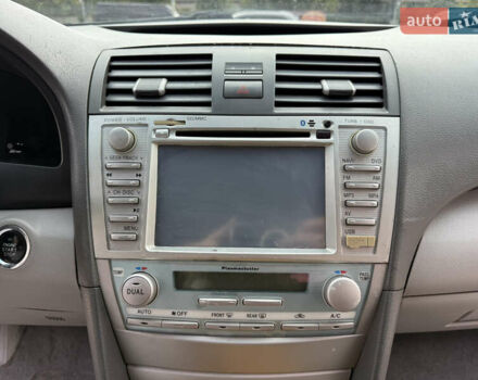 Серый Тойота Камри, объемом двигателя 3.46 л и пробегом 246 тыс. км за 8350 $, фото 22 на Automoto.ua