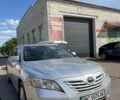 Серый Тойота Камри, объемом двигателя 2.4 л и пробегом 261 тыс. км за 6800 $, фото 1 на Automoto.ua