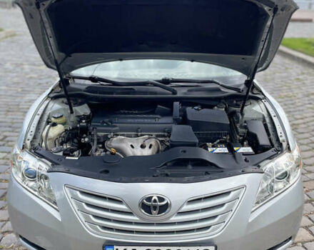 Сірий Тойота Камрі, об'ємом двигуна 2.36 л та пробігом 307 тис. км за 7200 $, фото 11 на Automoto.ua