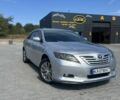 Серый Тойота Камри, объемом двигателя 2.4 л и пробегом 280 тыс. км за 8600 $, фото 1 на Automoto.ua