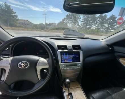 Серый Тойота Камри, объемом двигателя 2.4 л и пробегом 280 тыс. км за 8600 $, фото 7 на Automoto.ua