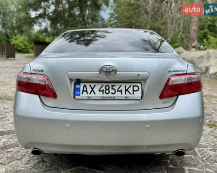 Сірий Тойота Камрі, об'ємом двигуна 3.5 л та пробігом 246 тис. км за 8300 $, фото 6 на Automoto.ua