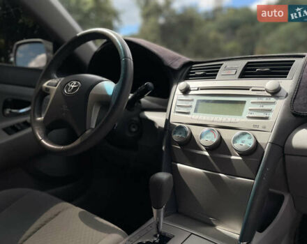 Сірий Тойота Камрі, об'ємом двигуна 2.36 л та пробігом 307 тис. км за 7200 $, фото 16 на Automoto.ua