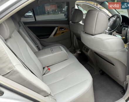 Серый Тойота Камри, объемом двигателя 3.46 л и пробегом 234 тыс. км за 9200 $, фото 44 на Automoto.ua