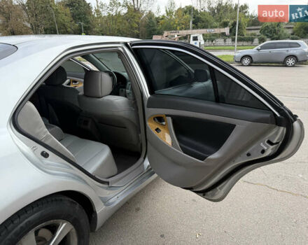 Серый Тойота Камри, объемом двигателя 3.46 л и пробегом 234 тыс. км за 9200 $, фото 35 на Automoto.ua