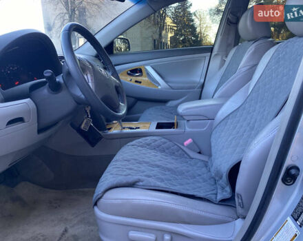 Серый Тойота Камри, объемом двигателя 2.4 л и пробегом 272 тыс. км за 7500 $, фото 22 на Automoto.ua