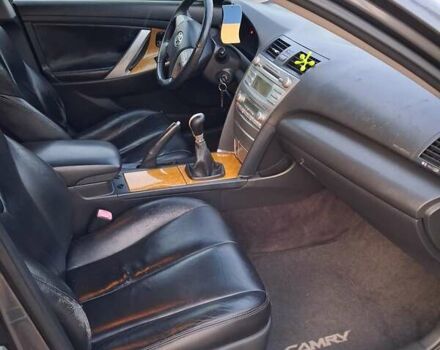 Серый Тойота Камри, объемом двигателя 2.4 л и пробегом 290 тыс. км за 6600 $, фото 15 на Automoto.ua