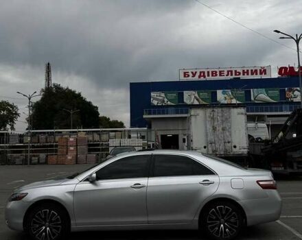 Сірий Тойота Камрі, об'ємом двигуна 2.4 л та пробігом 230 тис. км за 8500 $, фото 6 на Automoto.ua