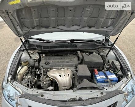 Серый Тойота Камри, объемом двигателя 2.4 л и пробегом 316 тыс. км за 11550 $, фото 11 на Automoto.ua