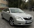 Сірий Тойота Камрі, об'ємом двигуна 2.4 л та пробігом 195 тис. км за 5401 $, фото 1 на Automoto.ua