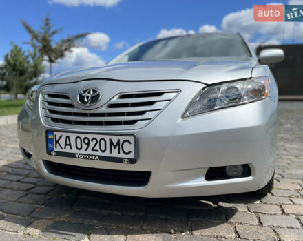 Сірий Тойота Камрі, об'ємом двигуна 2.36 л та пробігом 307 тис. км за 7200 $, фото 2 на Automoto.ua