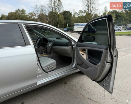 Серый Тойота Камри, объемом двигателя 3.46 л и пробегом 234 тыс. км за 9200 $, фото 26 на Automoto.ua