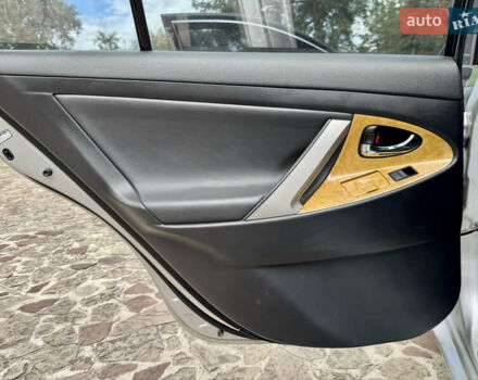 Сірий Тойота Камрі, об'ємом двигуна 3.5 л та пробігом 246 тис. км за 8300 $, фото 18 на Automoto.ua