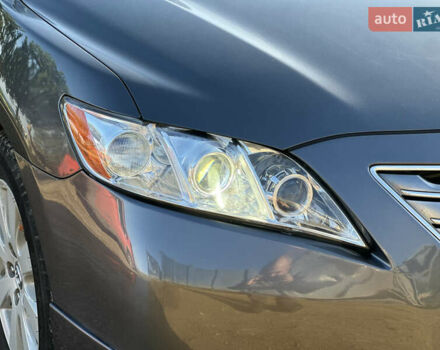 Сірий Тойота Камрі, об'ємом двигуна 2.4 л та пробігом 271 тис. км за 8990 $, фото 3 на Automoto.ua