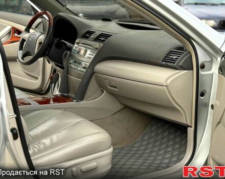 Серый Тойота Камри, объемом двигателя 3.5 л и пробегом 197 тыс. км за 8600 $, фото 7 на Automoto.ua