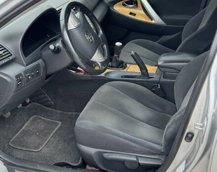 Серый Тойота Камри, объемом двигателя 2.36 л и пробегом 252 тыс. км за 7999 $, фото 5 на Automoto.ua