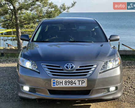 Сірий Тойота Камрі, об'ємом двигуна 2.4 л та пробігом 271 тис. км за 8990 $, фото 1 на Automoto.ua