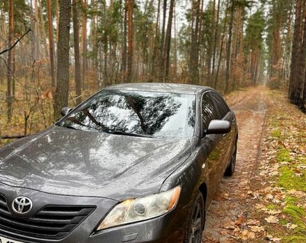 Сірий Тойота Камрі, об'ємом двигуна 2.4 л та пробігом 350 тис. км за 7999 $, фото 2 на Automoto.ua