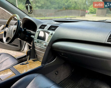 Сірий Тойота Камрі, об'ємом двигуна 3.5 л та пробігом 246 тис. км за 8300 $, фото 16 на Automoto.ua