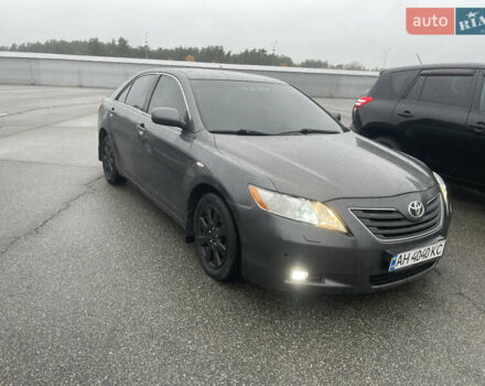 Серый Тойота Камри, объемом двигателя 2.36 л и пробегом 283 тыс. км за 8500 $, фото 2 на Automoto.ua