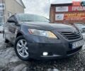 Серый Тойота Камри, объемом двигателя 3.5 л и пробегом 283 тыс. км за 8800 $, фото 1 на Automoto.ua