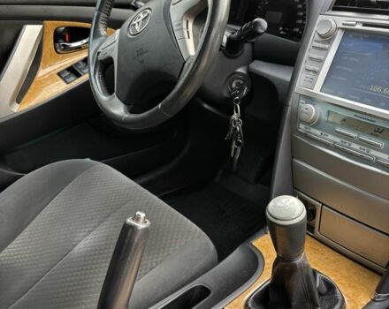 Сірий Тойота Камрі, об'ємом двигуна 2.4 л та пробігом 270 тис. км за 8000 $, фото 5 на Automoto.ua