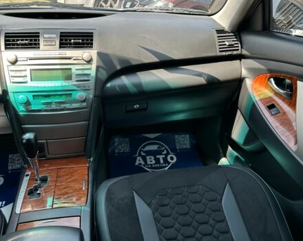 Сірий Тойота Камрі, об'ємом двигуна 2.4 л та пробігом 273 тис. км за 8500 $, фото 7 на Automoto.ua