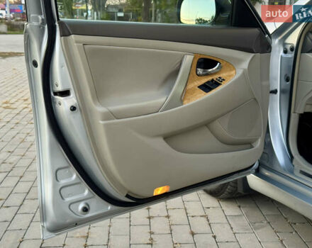 Серый Тойота Камри, объемом двигателя 2.36 л и пробегом 221 тыс. км за 7999 $, фото 32 на Automoto.ua