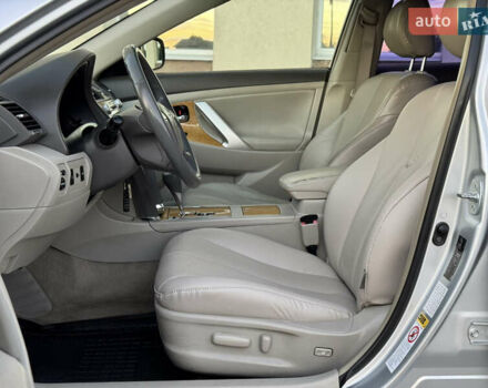 Серый Тойота Камри, объемом двигателя 2.36 л и пробегом 221 тыс. км за 7999 $, фото 31 на Automoto.ua