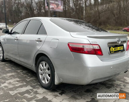 Серый Тойота Камри, объемом двигателя 2.4 л и пробегом 315 тыс. км за 8300 $, фото 3 на Automoto.ua
