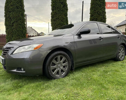 Сірий Тойота Камрі, об'ємом двигуна 2.4 л та пробігом 300 тис. км за 7700 $, фото 7 на Automoto.ua