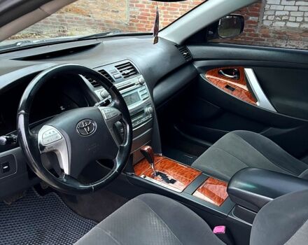 Серый Тойота Камри, объемом двигателя 2.4 л и пробегом 240 тыс. км за 7700 $, фото 9 на Automoto.ua