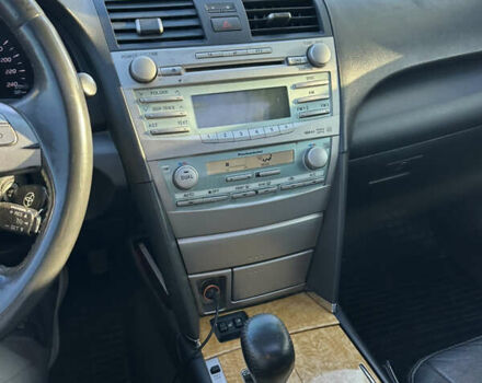 Серый Тойота Камри, объемом двигателя 2.4 л и пробегом 300 тыс. км за 7000 $, фото 7 на Automoto.ua